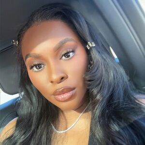 Meet your Posher, Reon'a